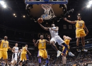 开云平台-文班亚马点燃赛场，湖人最后时刻险胜国王，新星闪耀与老牌豪门的对决