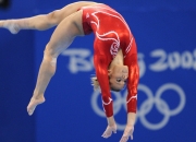 开云下载-赛道上的颠覆，索伯车队如何碾压迈凯伦，塞恩斯状态火热成关键