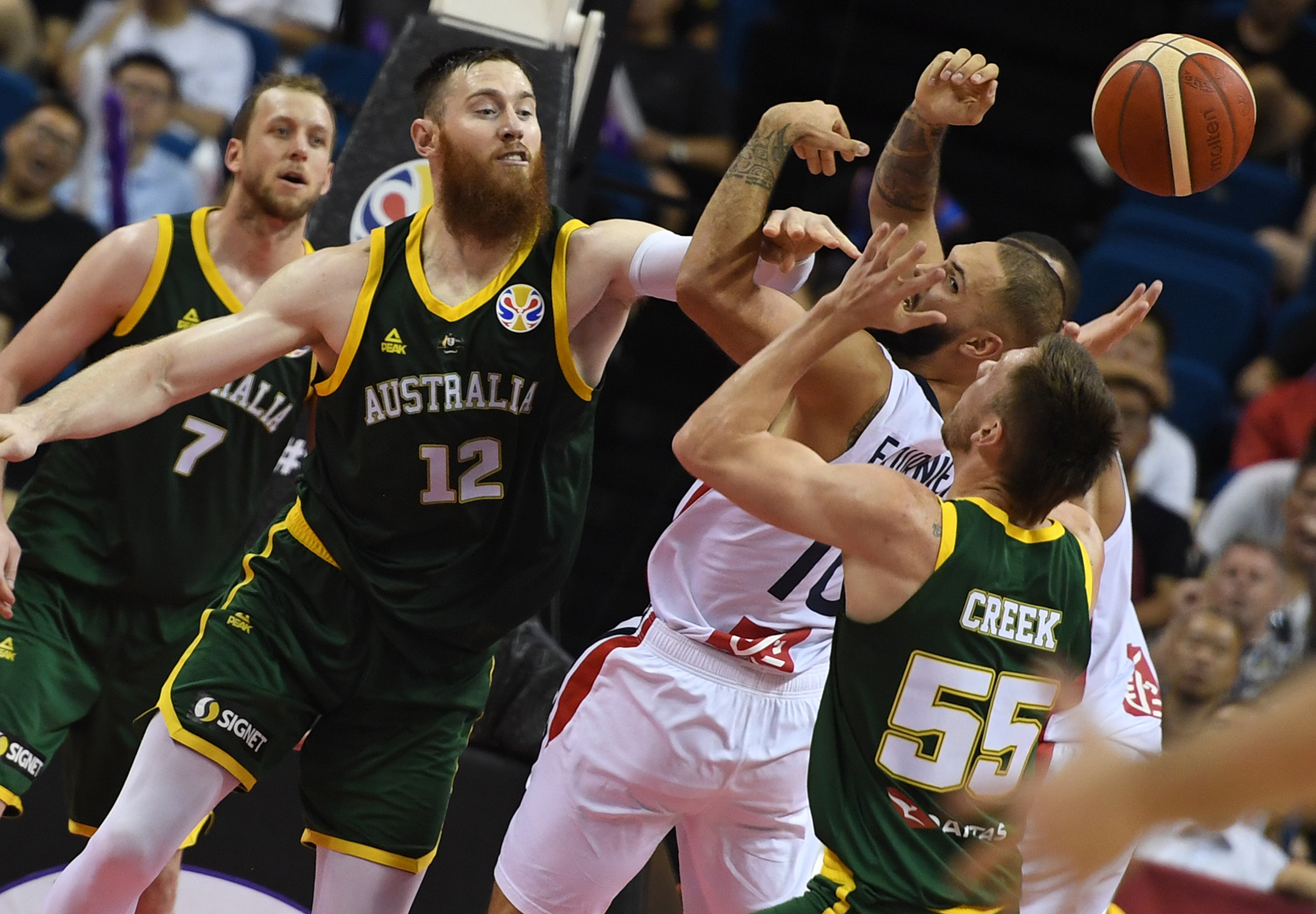 墨西哥男篮力克澳大利亚男篮，巴恩斯惊艳世界的简单介绍