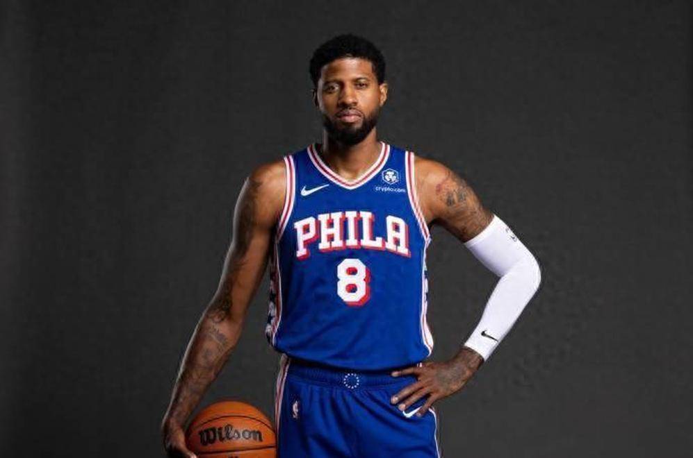 76人血洗湖人B队，保罗高光表现的简单介绍