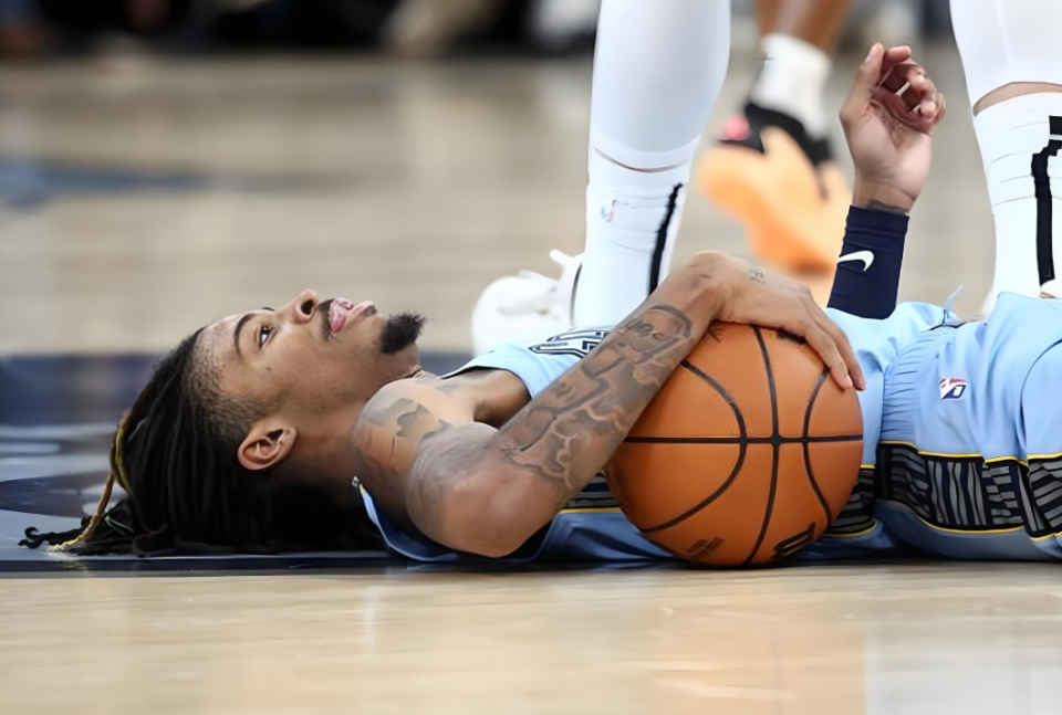 美国男篮横扫灰熊，福克斯爆发神勇的简单介绍