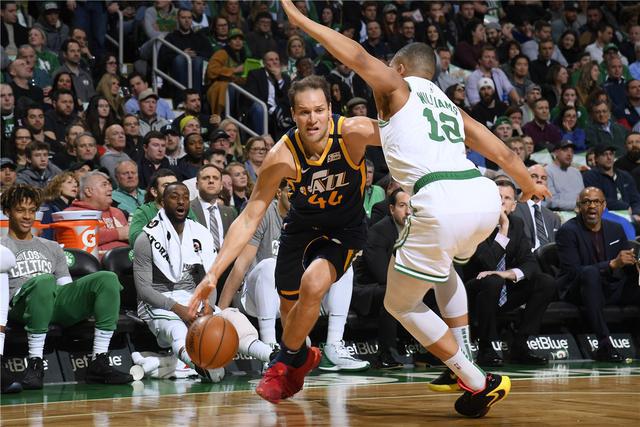 关于爵士队新援回归状态大幅提升球队成绩的信息