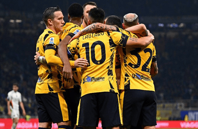 包含亚特兰大逆袭米兰，意甲争冠格局出现变数的词条