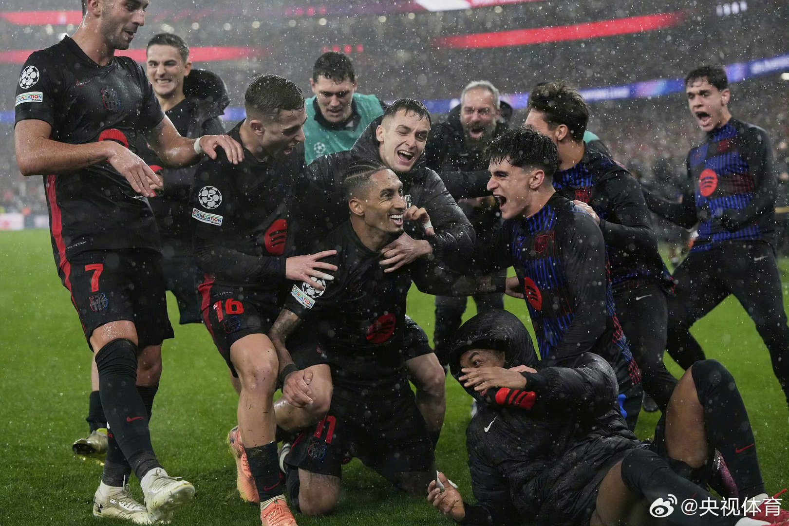 关于巴萨踢出进攻火力，大比分击败对手的信息