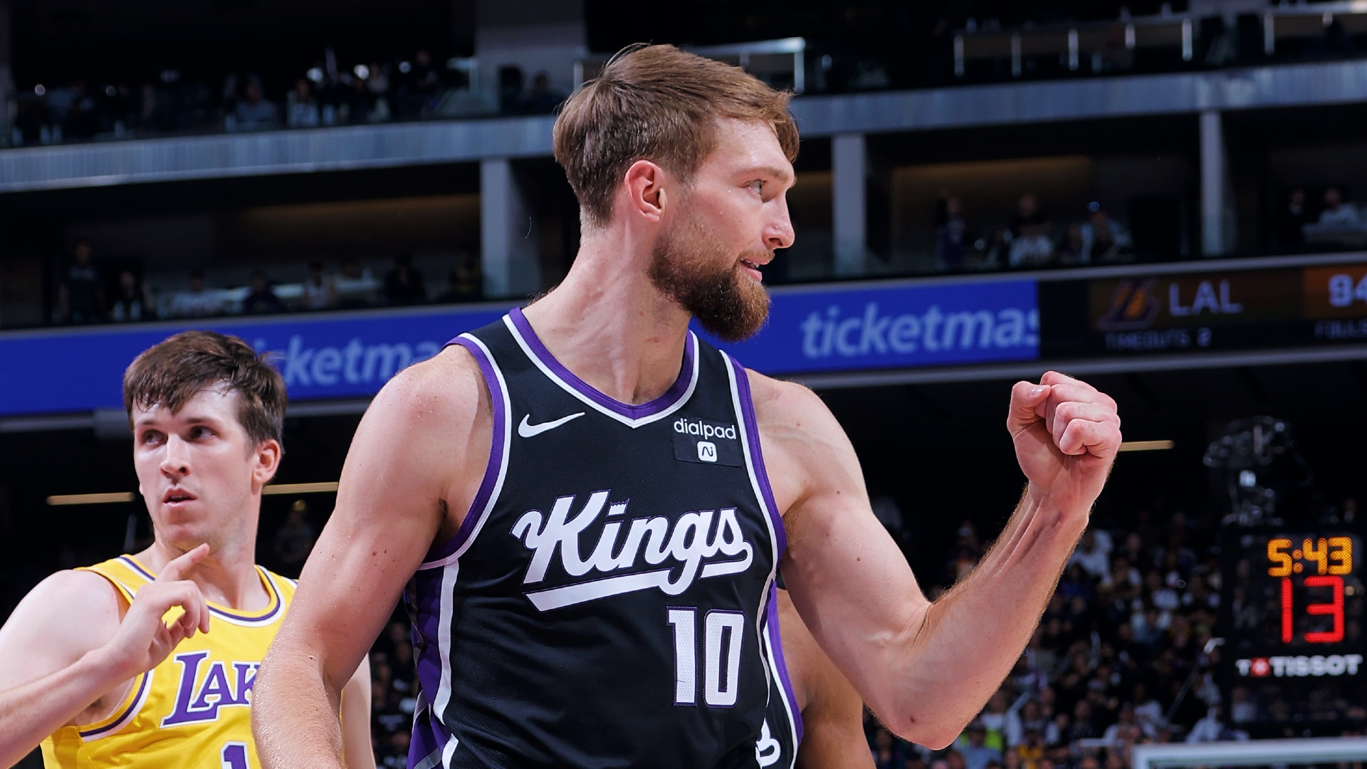 包含马刺轻取凯尔特人B队，萨博尼斯高光表现的词条