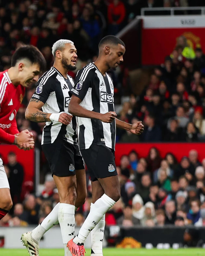 关于曼联逆转击败切尔西，取得胜利的信息