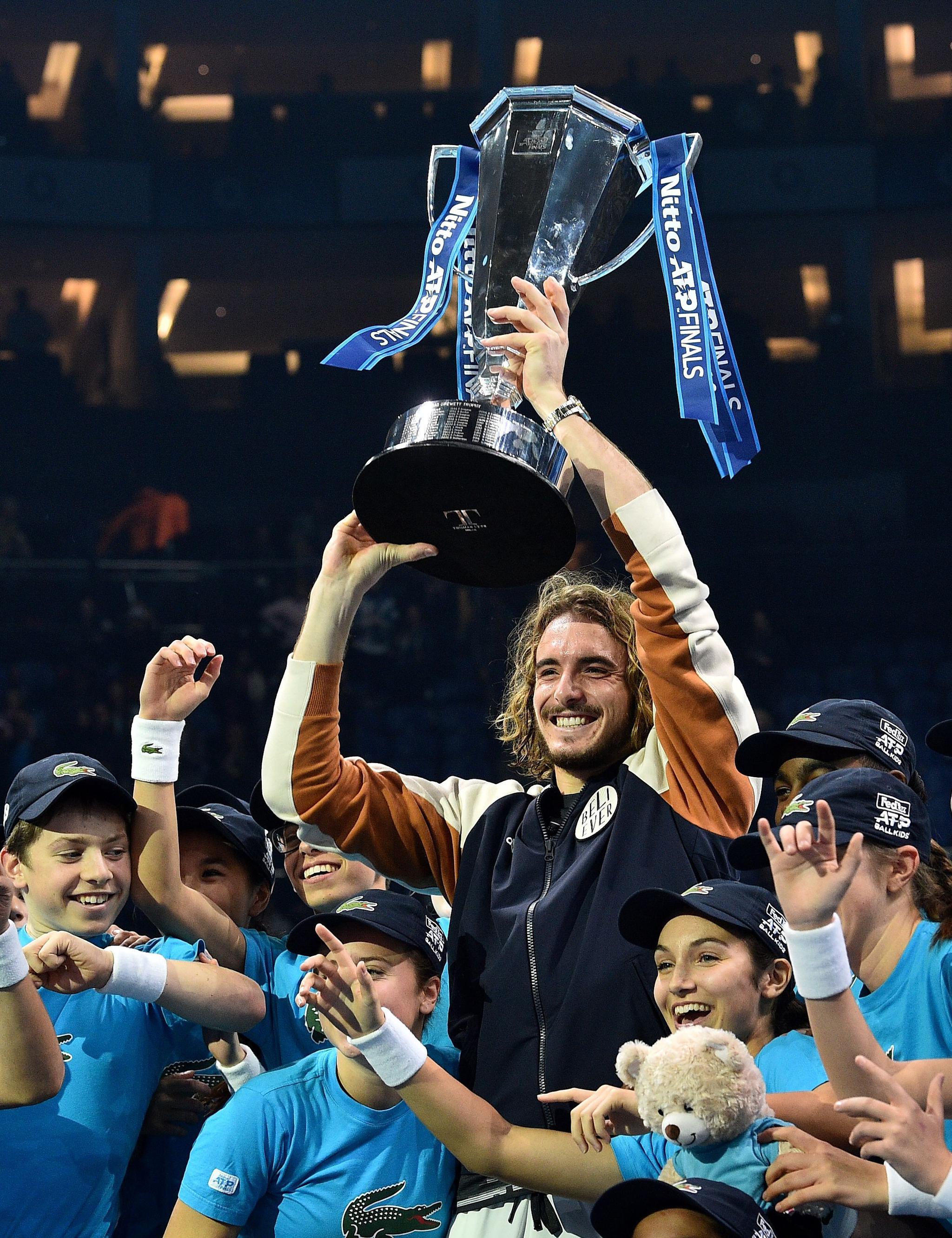 包含欧洲网球队碾压德国网球队，西西帕斯打破历史纪录的词条