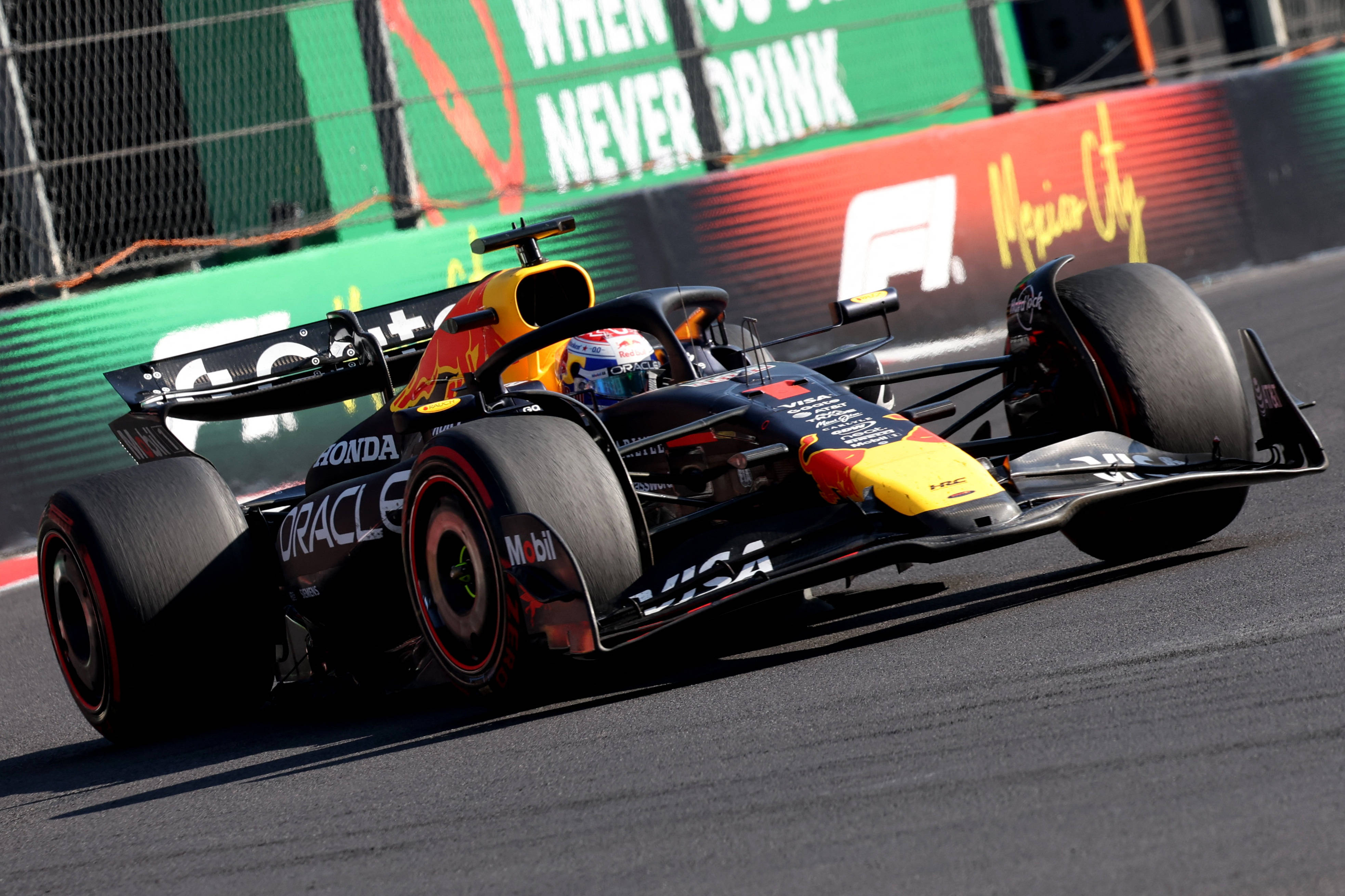 包含雷诺车队逆转法拉利，诺里斯状态火热的词条