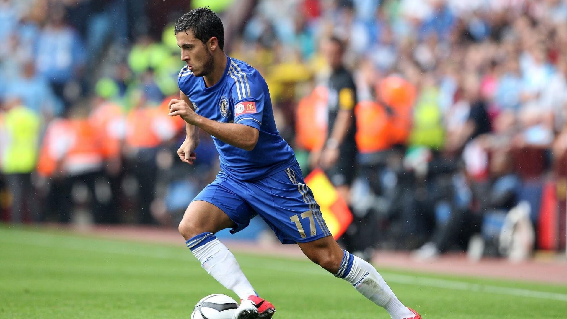 塞内加尔横扫日本，莱万状态火热，当团队荣耀与个人锋芒交相辉映